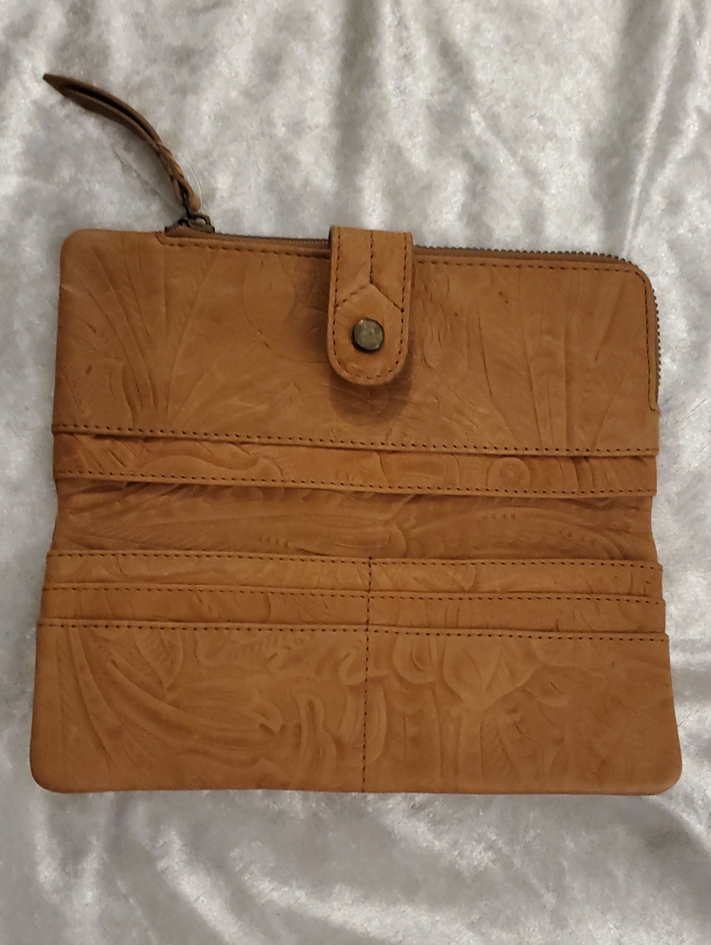 Classic Embossed Genuine Leather Wallet - Tan NWOT - Picture 8 of 17